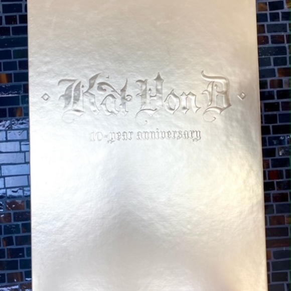 W/ brushes Kat Von D 10th Anniversary “Special Guest” Vault with Video Player